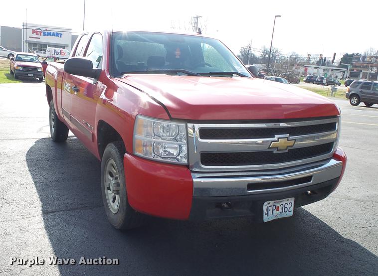 image for item DE3615 2011 Chevrolet Silverado 1500 Ext. Cab pickup truck
