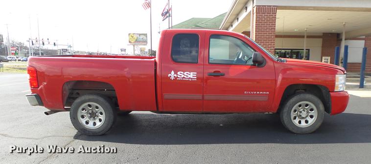 image for item DE3615 2011 Chevrolet Silverado 1500 Ext. Cab pickup truck