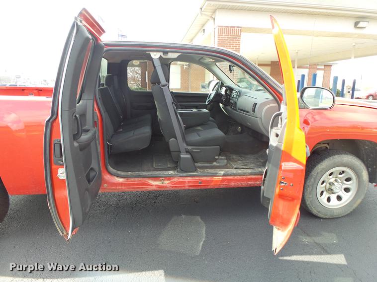 image for item DE3615 2011 Chevrolet Silverado 1500 Ext. Cab pickup truck