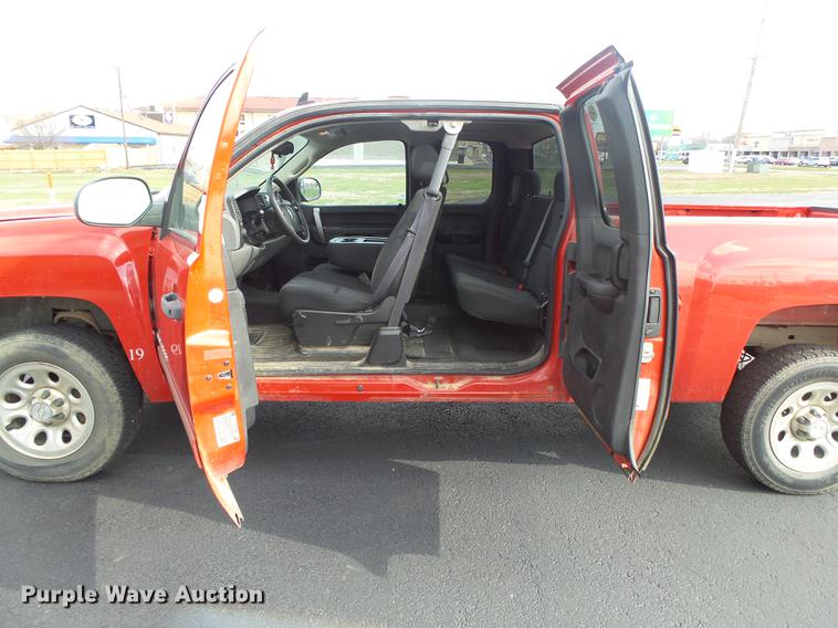 image for item DE3615 2011 Chevrolet Silverado 1500 Ext. Cab pickup truck