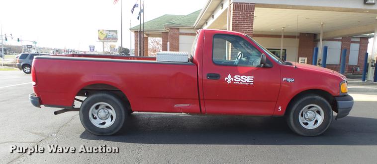 image for item DE3616 2004 Ford F150 XL pickup truck