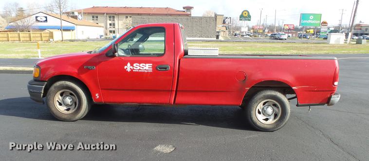 image for item DE3616 2004 Ford F150 XL pickup truck