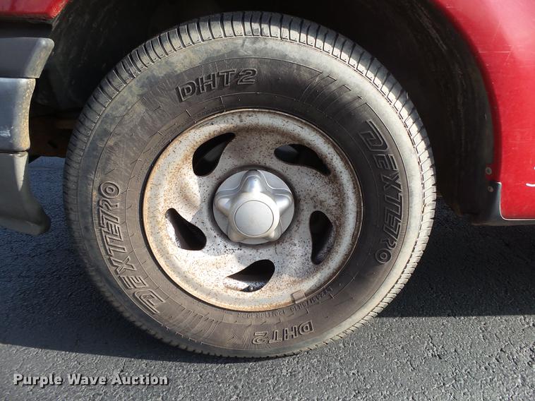 image for item DE3616 2004 Ford F150 XL pickup truck