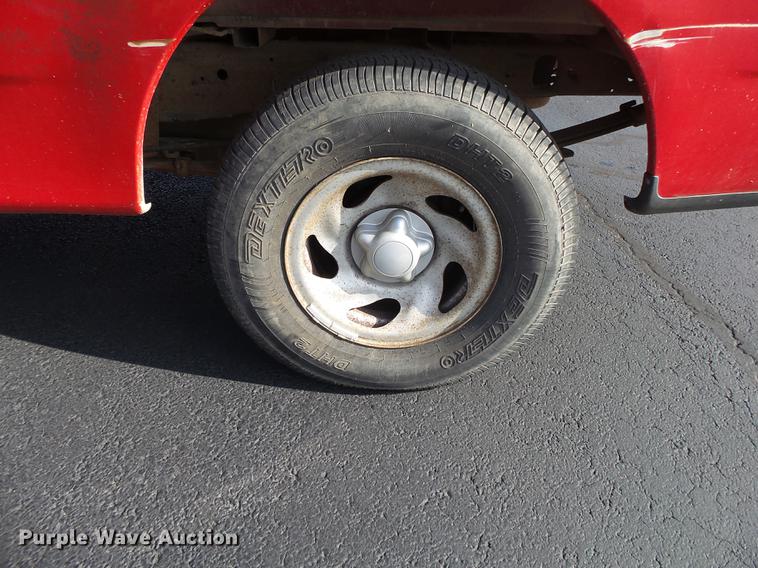 image for item DE3616 2004 Ford F150 XL pickup truck