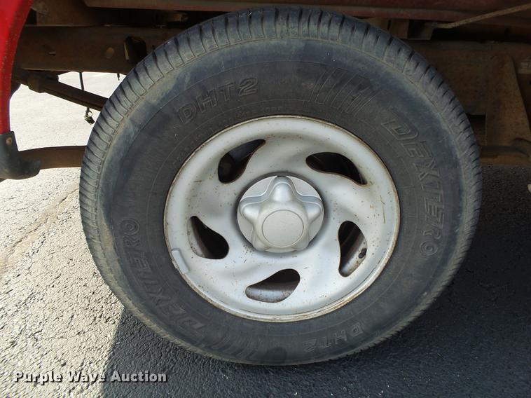 image for item DE3616 2004 Ford F150 XL pickup truck