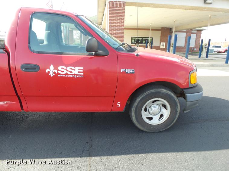 image for item DE3616 2004 Ford F150 XL pickup truck