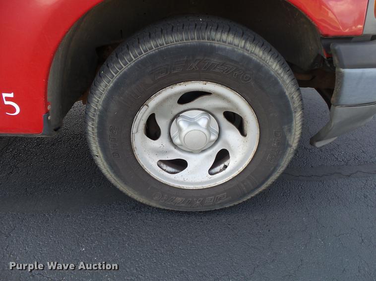 image for item DE3616 2004 Ford F150 XL pickup truck