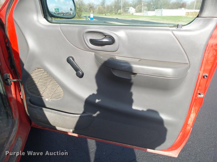 image for item DE3616 2004 Ford F150 XL pickup truck