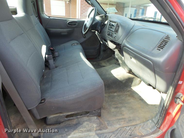 image for item DE3616 2004 Ford F150 XL pickup truck