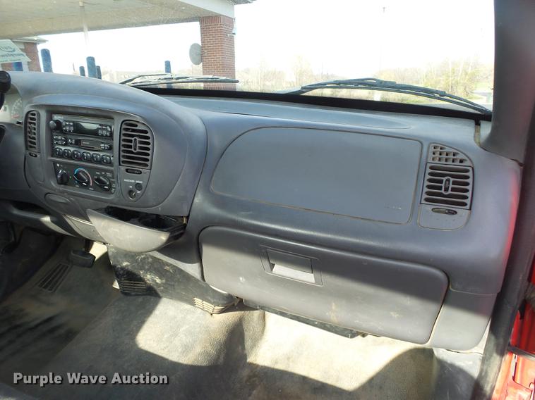 image for item DE3616 2004 Ford F150 XL pickup truck