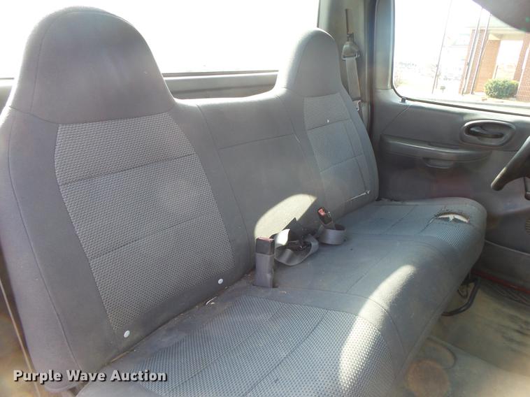 image for item DE3616 2004 Ford F150 XL pickup truck