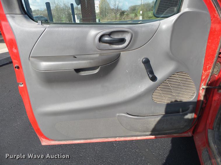 image for item DE3616 2004 Ford F150 XL pickup truck