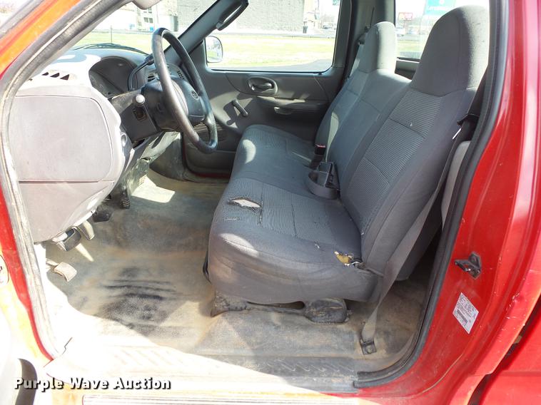 image for item DE3616 2004 Ford F150 XL pickup truck