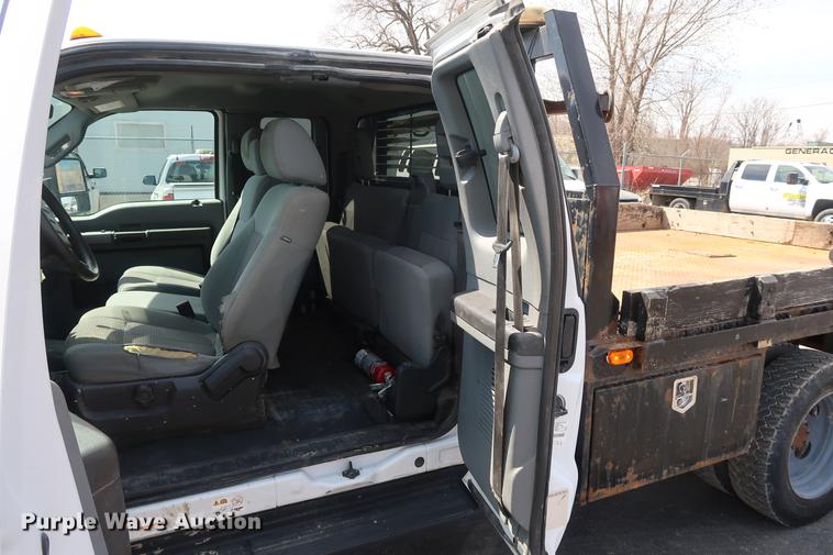 image for item DF3638 2011 Ford F450 Super Duty SuperCab flatbed truck