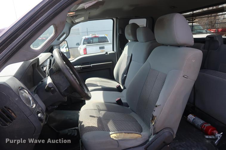 image for item DF3638 2011 Ford F450 Super Duty SuperCab flatbed truck