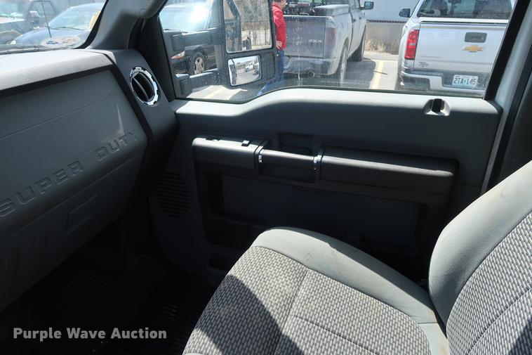 image for item DF3638 2011 Ford F450 Super Duty SuperCab flatbed truck