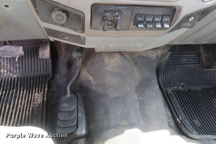 image for item DF3638 2011 Ford F450 Super Duty SuperCab flatbed truck