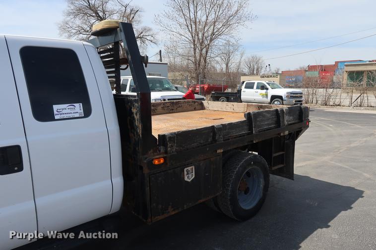 image for item DF3638 2011 Ford F450 Super Duty SuperCab flatbed truck