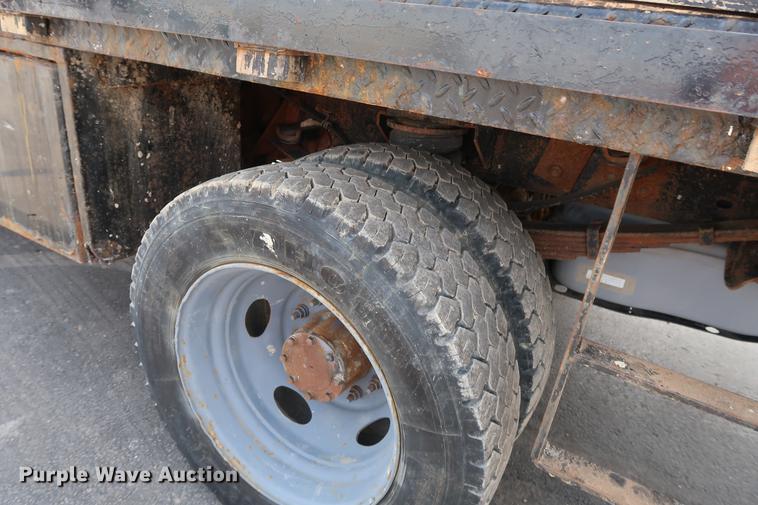 image for item DF3638 2011 Ford F450 Super Duty SuperCab flatbed truck