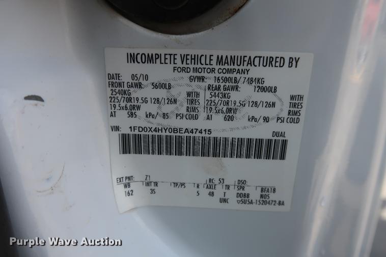 image for item DF3638 2011 Ford F450 Super Duty SuperCab flatbed truck