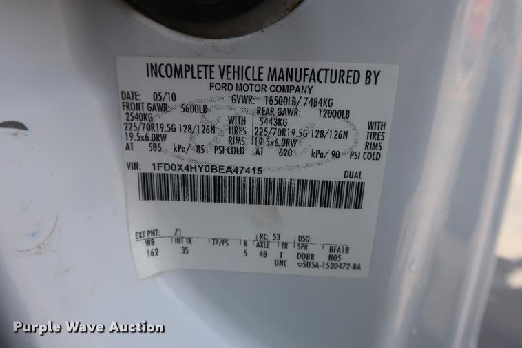 image for item DF3638 2011 Ford F450 Super Duty SuperCab flatbed truck