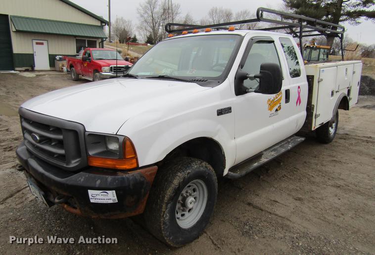 image for item DF3757 2000 Ford F350 Super Duty SuperCab utility bed pickup truck