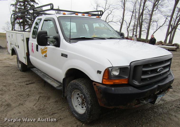 image for item DF3757 2000 Ford F350 Super Duty SuperCab utility bed pickup truck