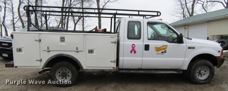 image for item DF3757 2000 Ford F350 Super Duty SuperCab utility bed pickup truck