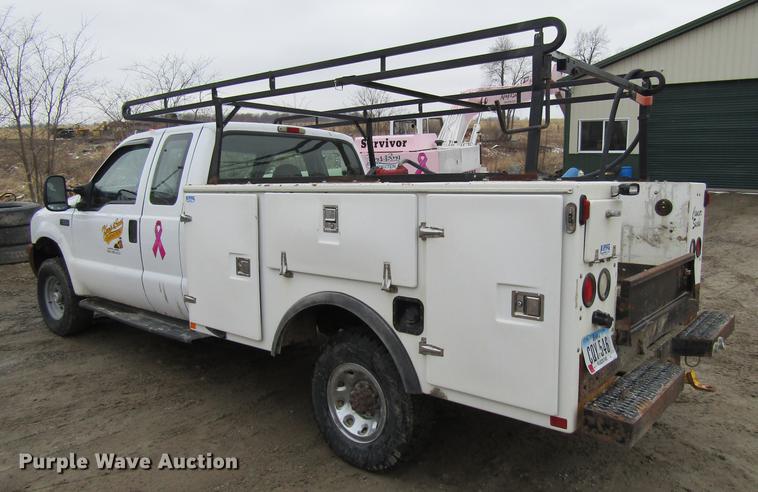 image for item DF3757 2000 Ford F350 Super Duty SuperCab utility bed pickup truck