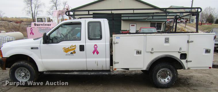 image for item DF3757 2000 Ford F350 Super Duty SuperCab utility bed pickup truck