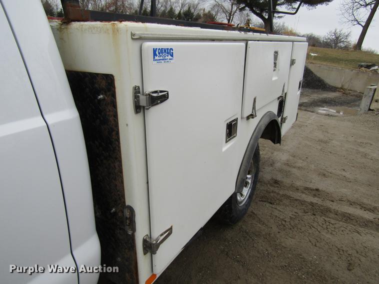 image for item DF3757 2000 Ford F350 Super Duty SuperCab utility bed pickup truck