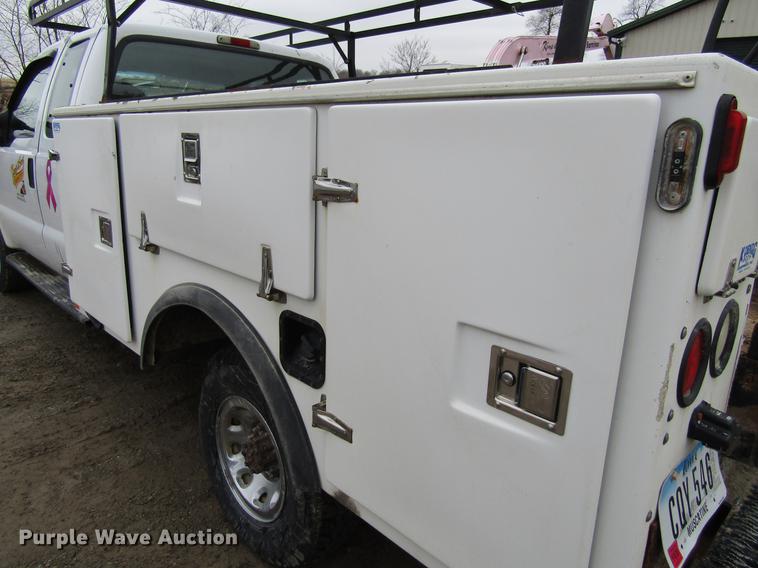 image for item DF3757 2000 Ford F350 Super Duty SuperCab utility bed pickup truck