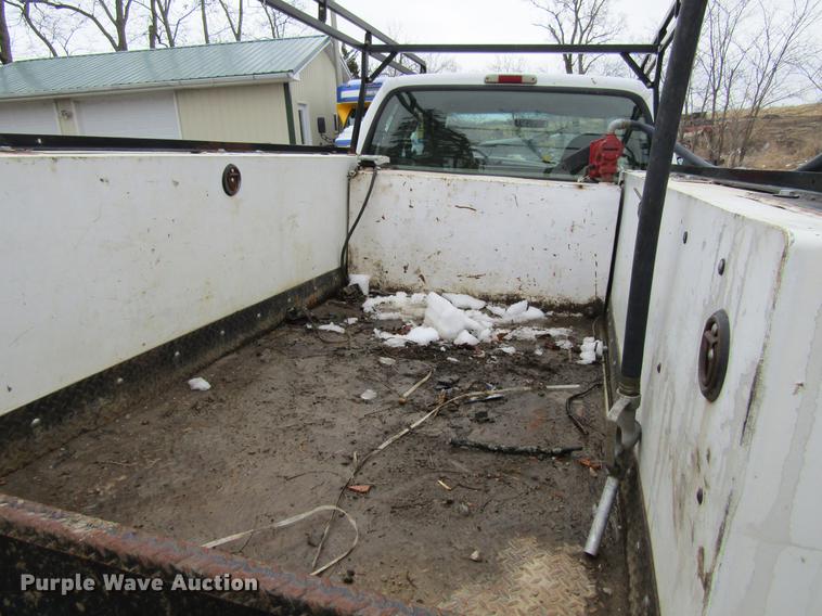 image for item DF3757 2000 Ford F350 Super Duty SuperCab utility bed pickup truck