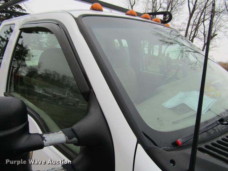 image for item DF3757 2000 Ford F350 Super Duty SuperCab utility bed pickup truck