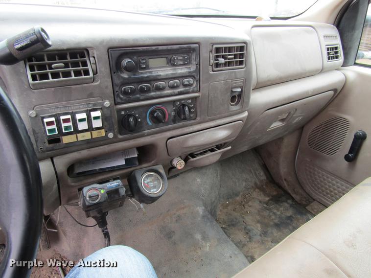 image for item DF3757 2000 Ford F350 Super Duty SuperCab utility bed pickup truck