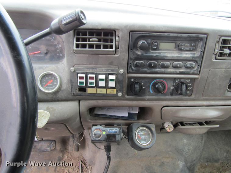 image for item DF3757 2000 Ford F350 Super Duty SuperCab utility bed pickup truck