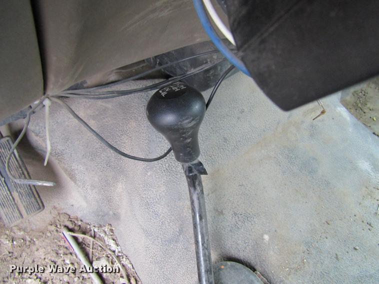 image for item DF3757 2000 Ford F350 Super Duty SuperCab utility bed pickup truck