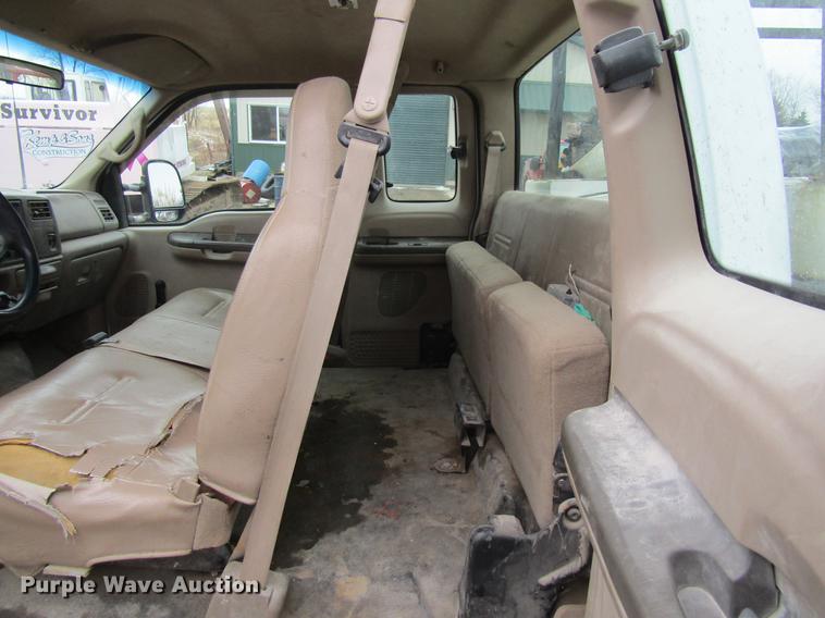 image for item DF3757 2000 Ford F350 Super Duty SuperCab utility bed pickup truck