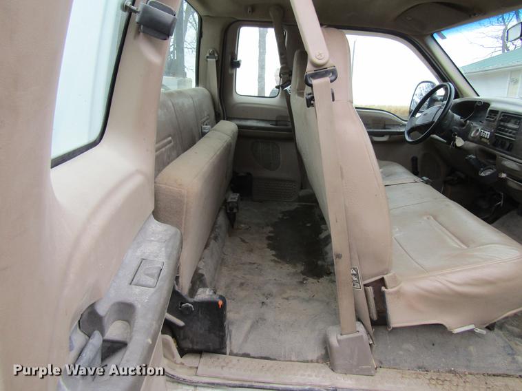 image for item DF3757 2000 Ford F350 Super Duty SuperCab utility bed pickup truck