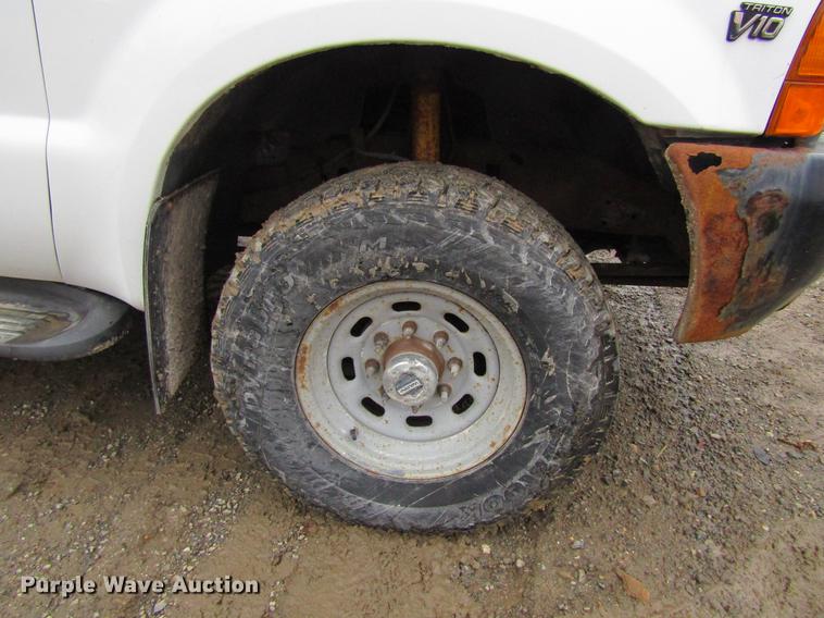 image for item DF3757 2000 Ford F350 Super Duty SuperCab utility bed pickup truck