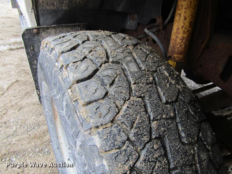 image for item DF3757 2000 Ford F350 Super Duty SuperCab utility bed pickup truck