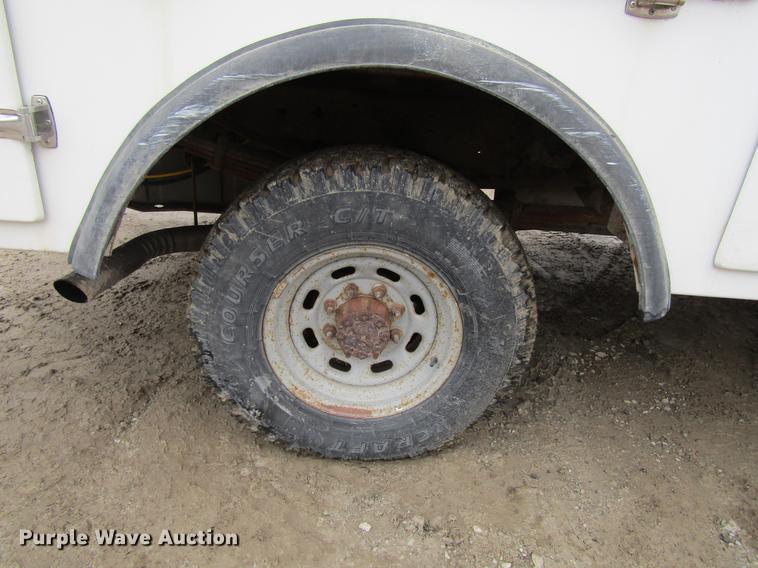 image for item DF3757 2000 Ford F350 Super Duty SuperCab utility bed pickup truck