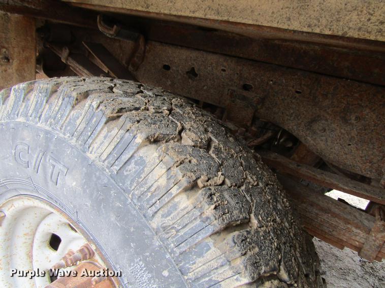 image for item DF3757 2000 Ford F350 Super Duty SuperCab utility bed pickup truck