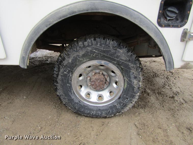 image for item DF3757 2000 Ford F350 Super Duty SuperCab utility bed pickup truck