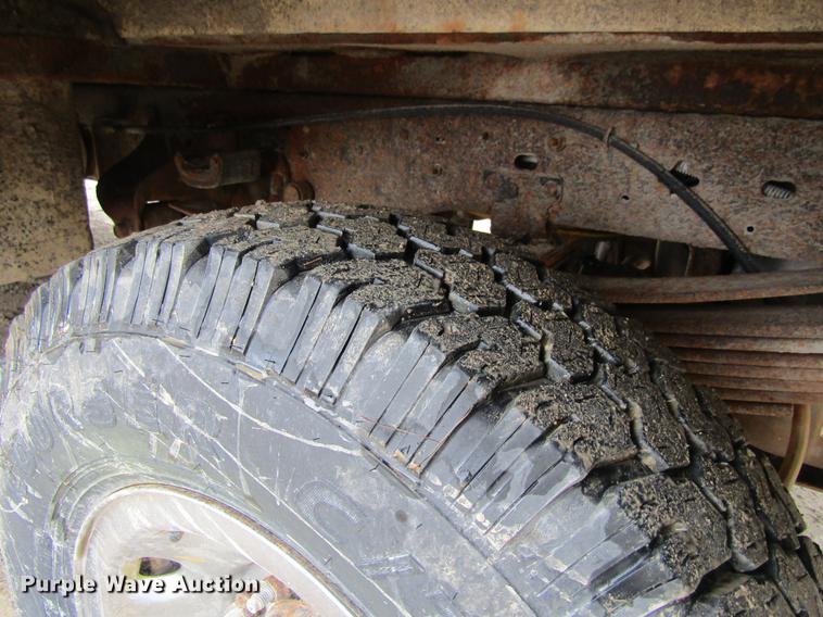 image for item DF3757 2000 Ford F350 Super Duty SuperCab utility bed pickup truck