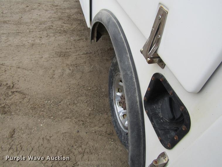 image for item DF3757 2000 Ford F350 Super Duty SuperCab utility bed pickup truck