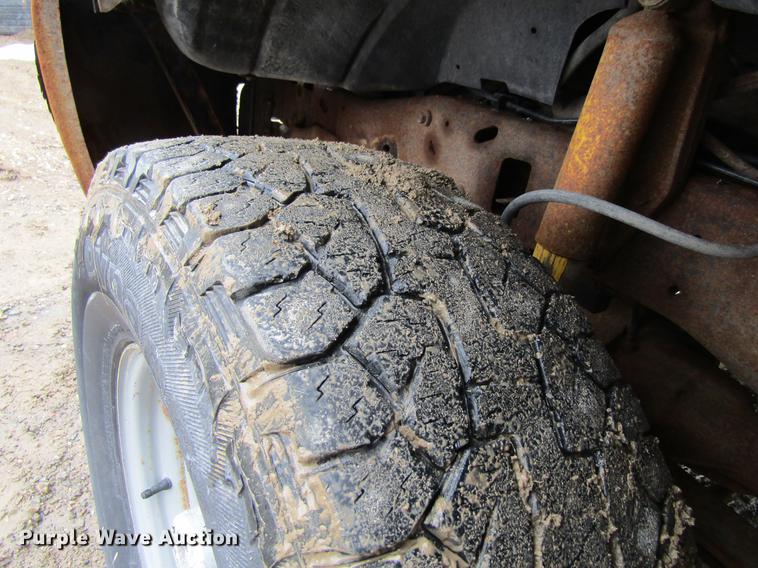 image for item DF3757 2000 Ford F350 Super Duty SuperCab utility bed pickup truck