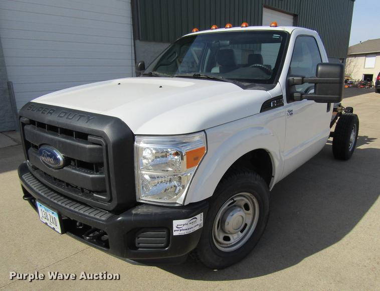 image for item DF3769 2012 Ford F350 pickup truck cab and chassis