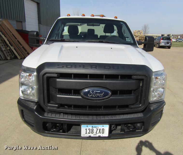 image for item DF3769 2012 Ford F350 pickup truck cab and chassis