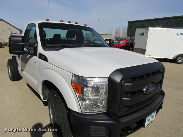 image for item DF3769 2012 Ford F350 pickup truck cab and chassis